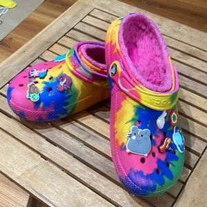Crocs Classic Tie Dye Clog  Pink Faux Fur Lined Winter Shoes Women 7 Men 5